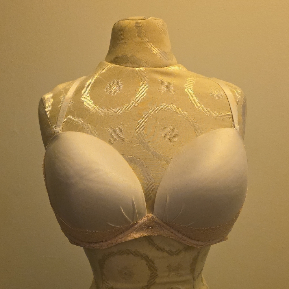 Victoria's Secret Cream Lace Bra